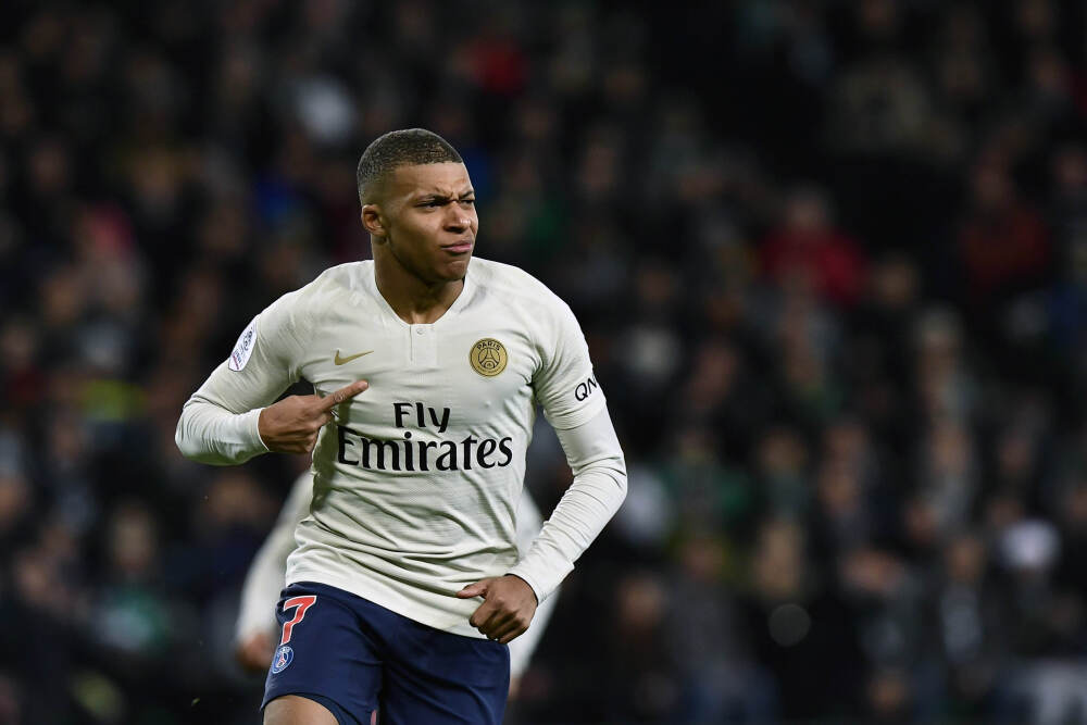 一觉醒来，iPhone用户发现自己多出20个爸爸、30个老公